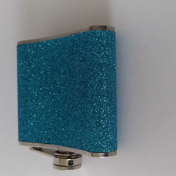 Bellagio Las Vegas Glam Flask - Picture 6 of 7